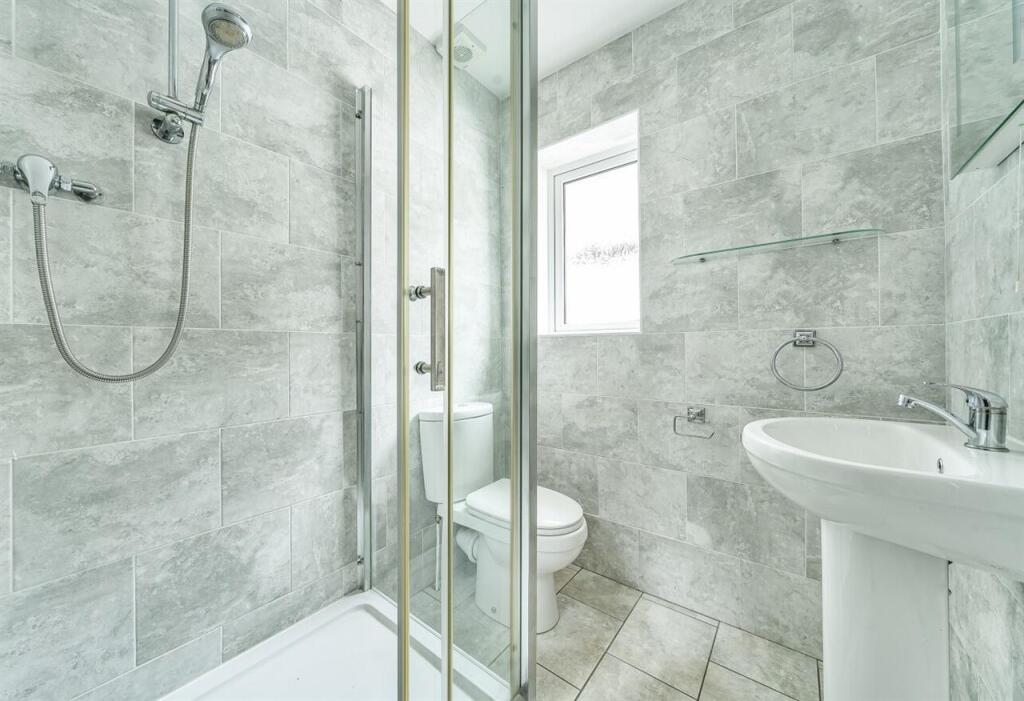 EN-SUITE SHOWER ROOM