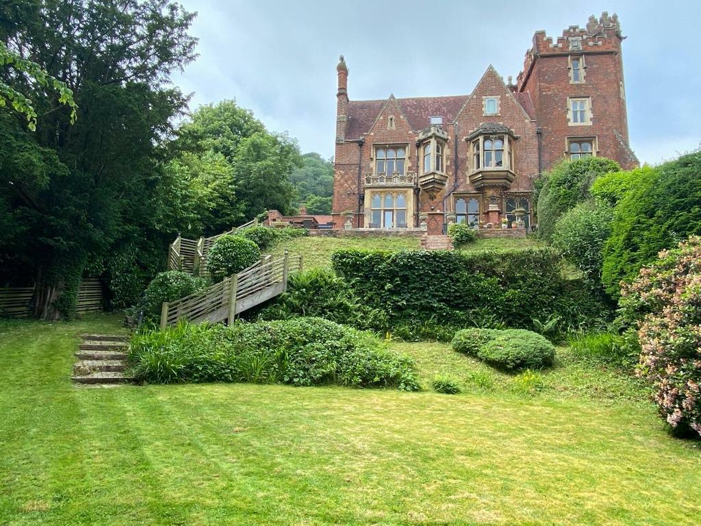 Superb rear view of the house &amp; garden
