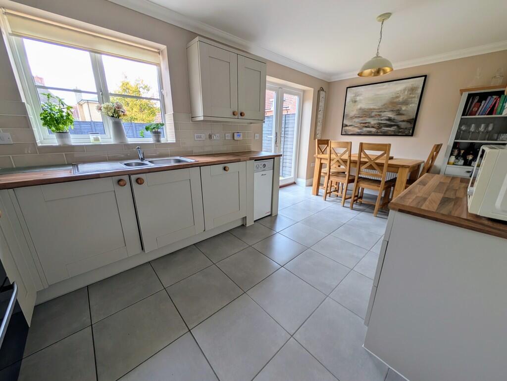 PXL_20241016_1035...