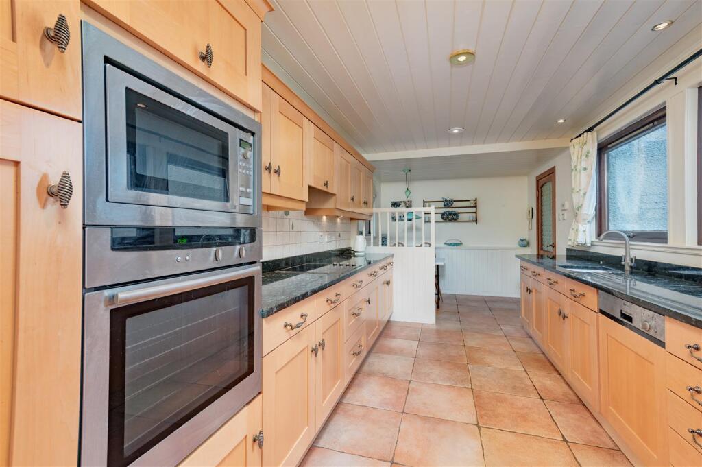 23 Seabourne Gardens Broughty Ferry-4.jpg