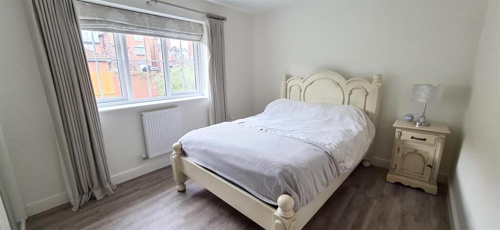 BEDROOM 2