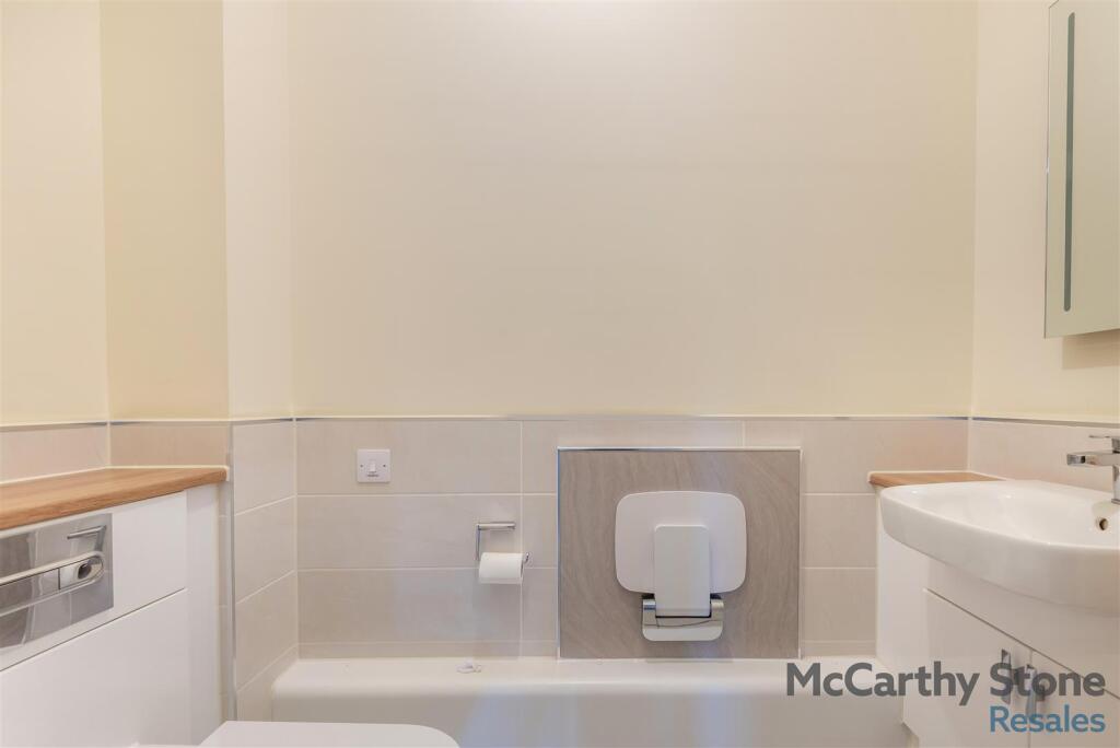 8668183-interior08.jpg