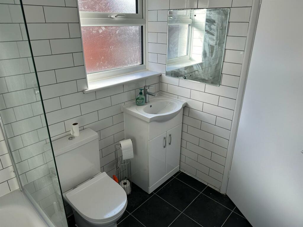 Bathroom 2 shot.jpg