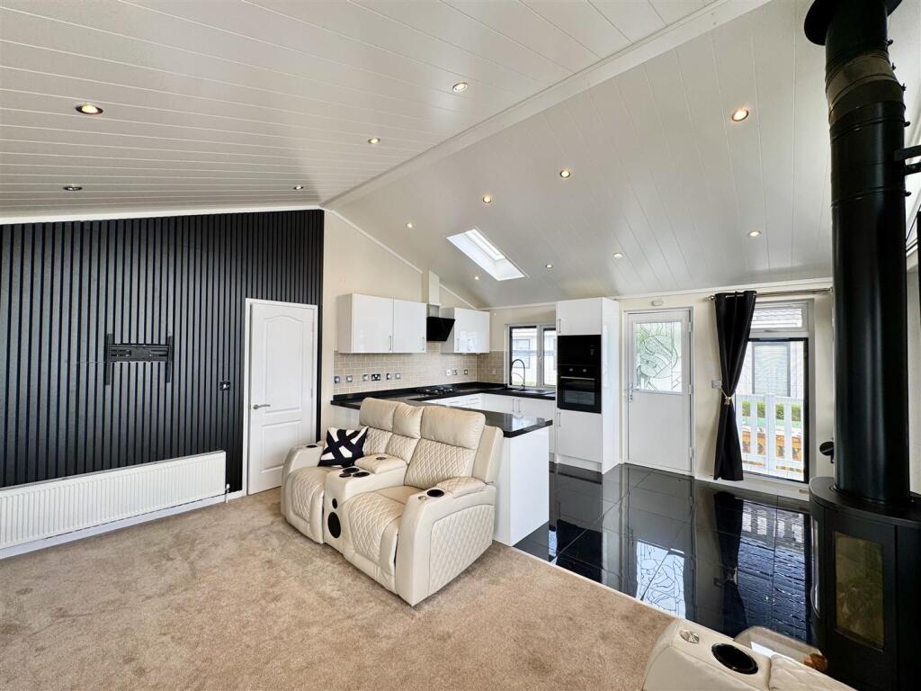 OPEN PLAN KITCHEN/LIVING/DINING ROOM