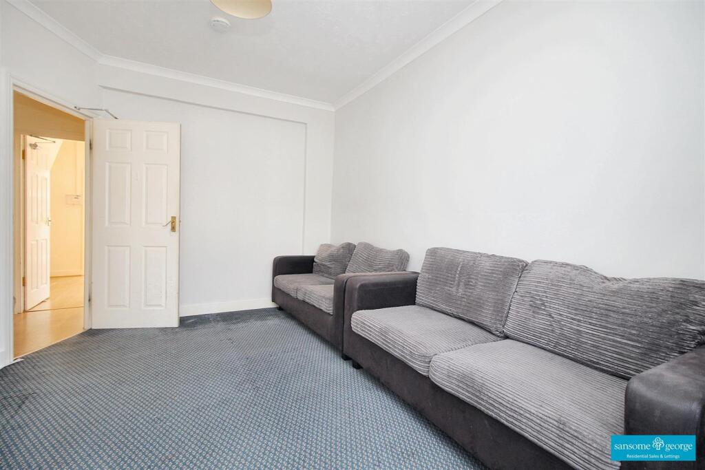 Living Room / Bedroom 5