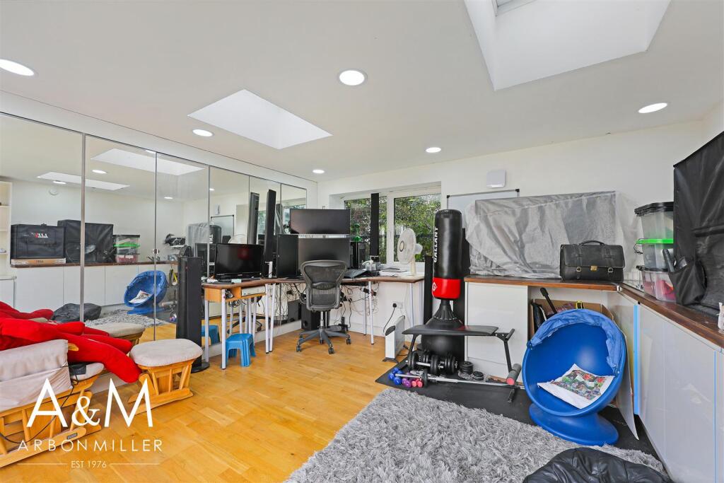 Outbuilding/ home Office