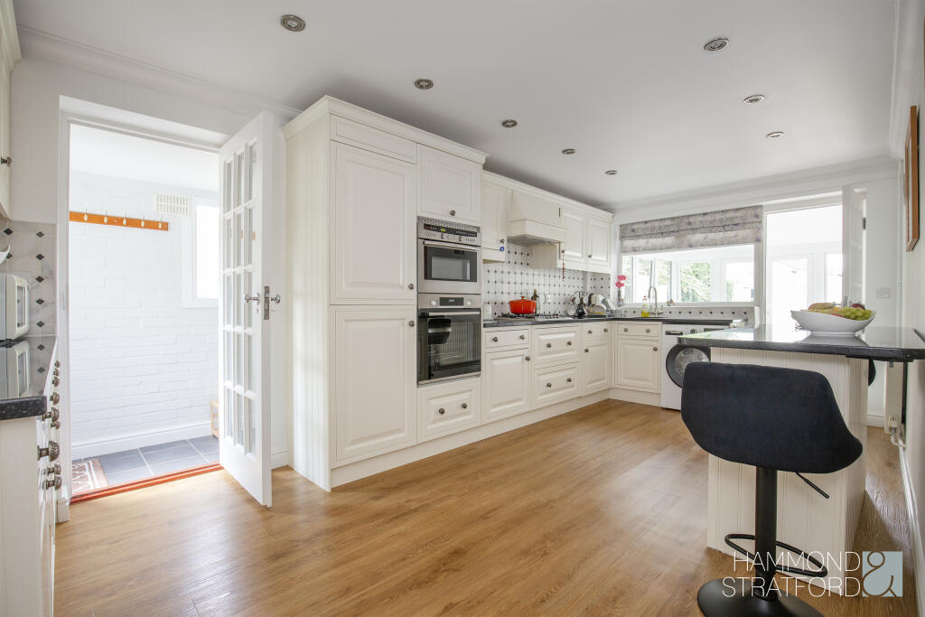 Kitchen/Breakfast Room