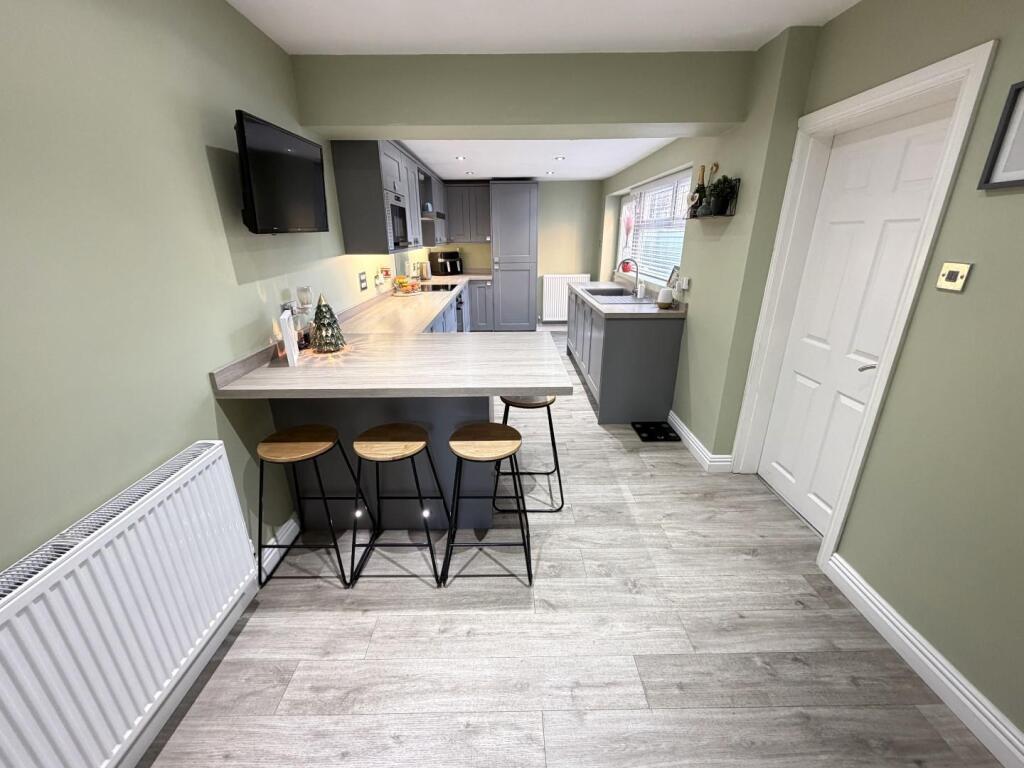 KITCHEN/BREAKFAST ROOM