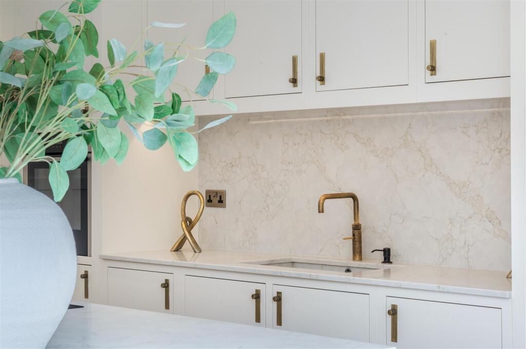 GREEN CURVE, 20-62.jpg