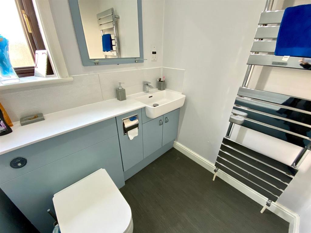 wate royd lane 35b bath 2.jpg