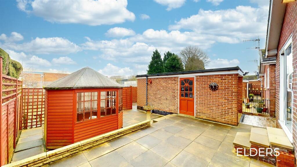 SUMMERHOUSE