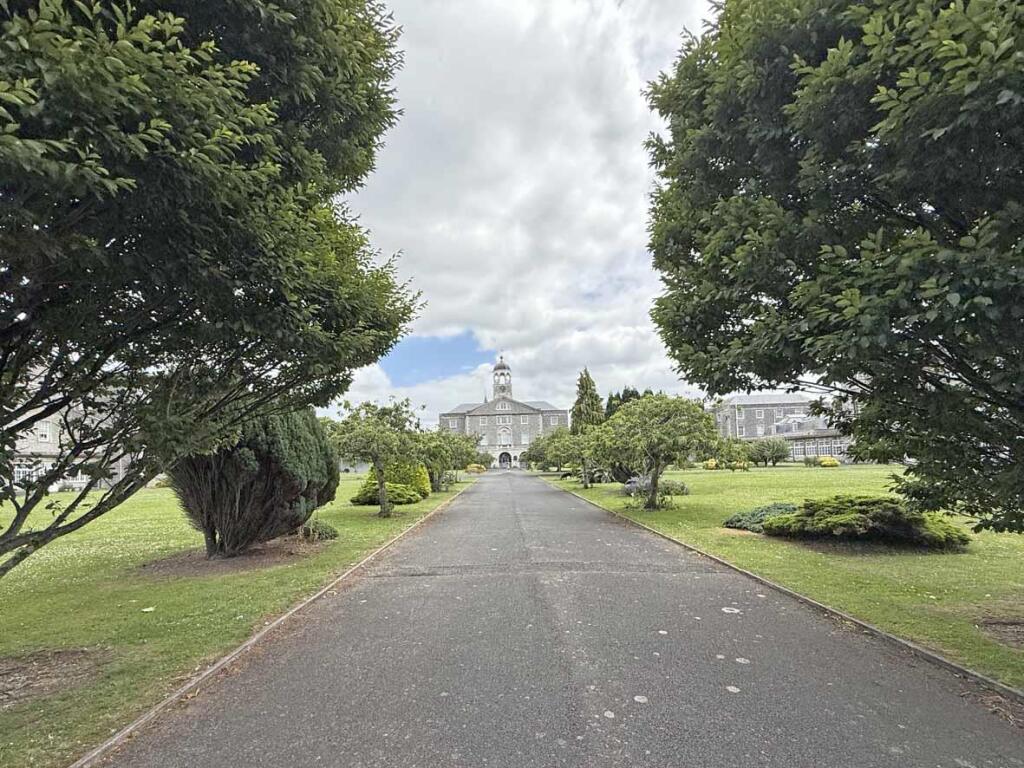 Evans Court - Communal Garden 0.jpg