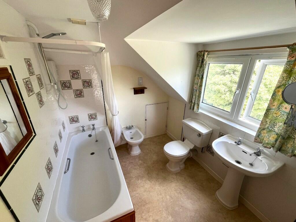En-suite (bed 1)