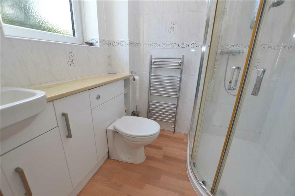 EN-SUITE SHOWER ROOM