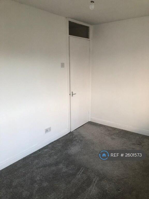 Bedroom 1(Rear)