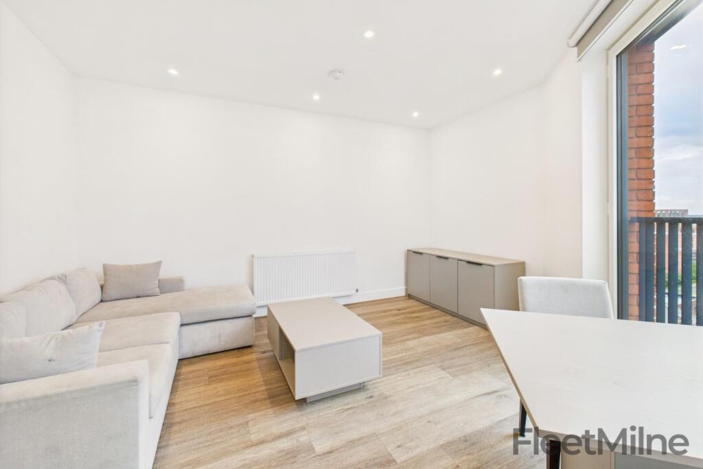 Living Room/Dining Area