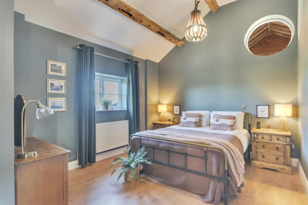 bed1.jpg