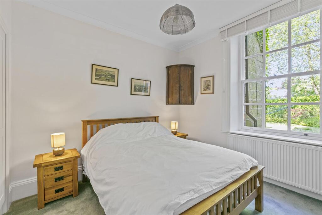 Bed 1.jpg