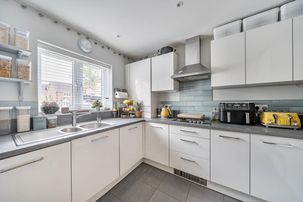 1363069-19-68e7b7...