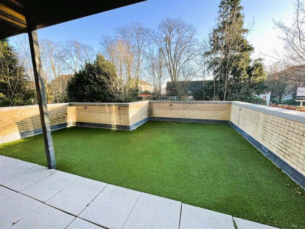 7 Simco Court roof terrace.jpeg