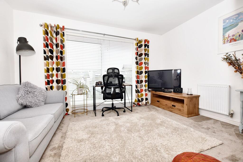 Lounge/Bedroom 2