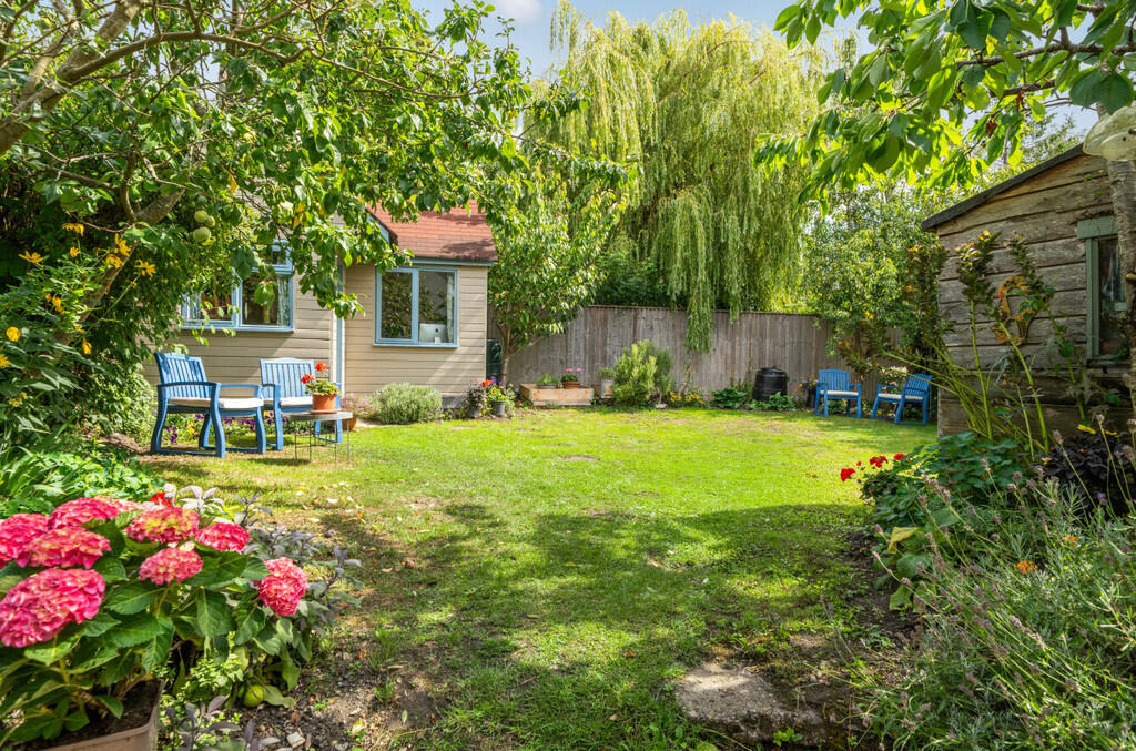 1330272-1-688a259...