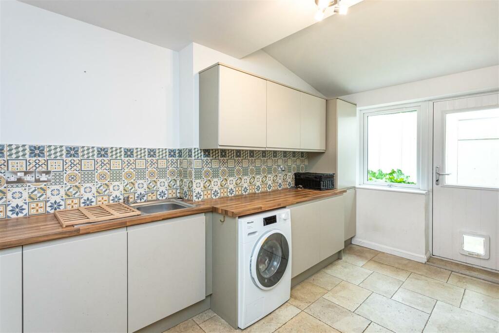 30a Lodge Mill Lane-4.jpg