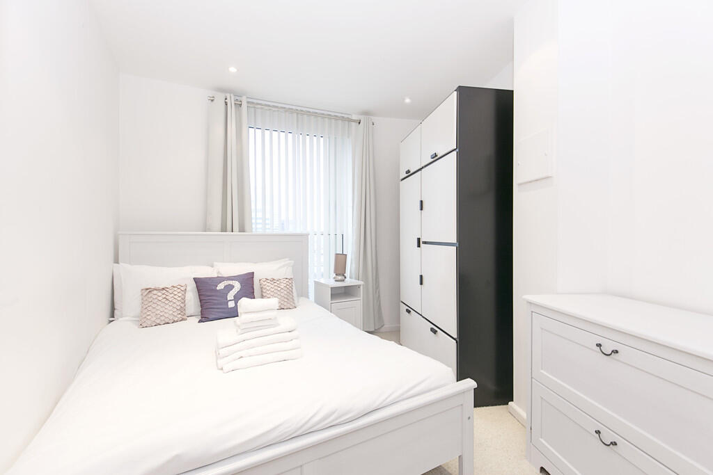 258 AP  BEDROOM