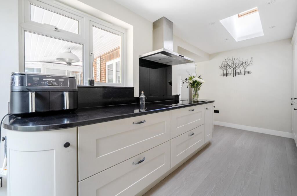 1335948-26-6895ca...