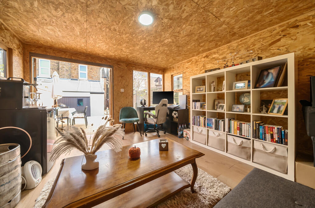 1381286-4-691b295...