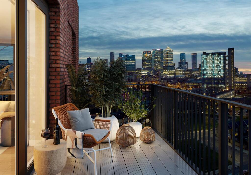 3867_POPLAR RIVERSIDE_INT_2 BED_BALCONY_HR.jpg