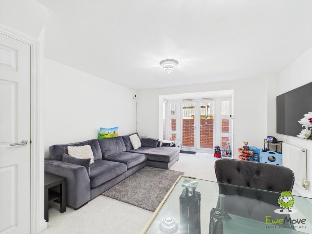 EweMove Estate Agents Basingstoke - Sinclair Drive