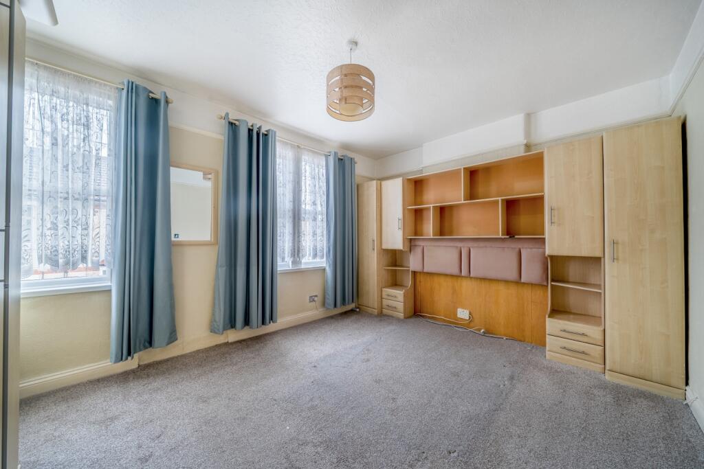 1388573-14-6937fadb5c836-ARW