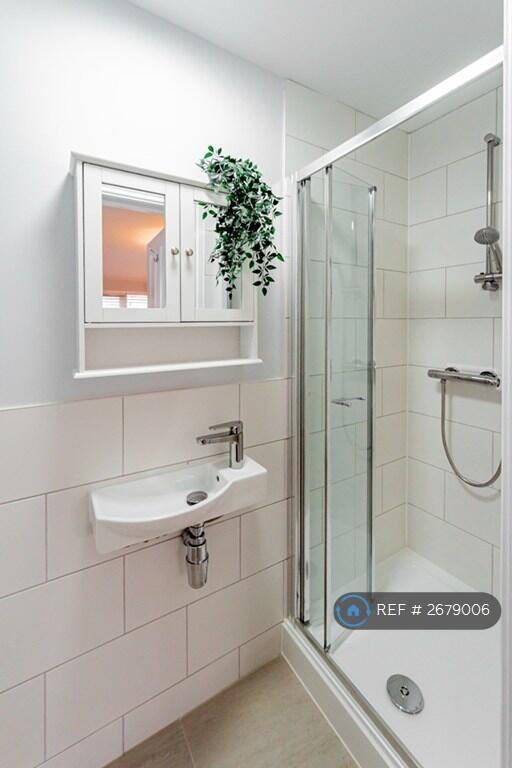 Room 8 Ensuite