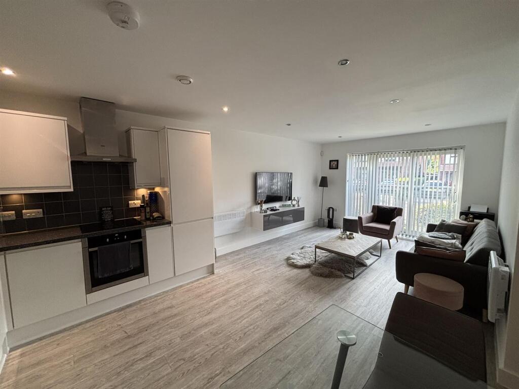 Lounge Kitchen