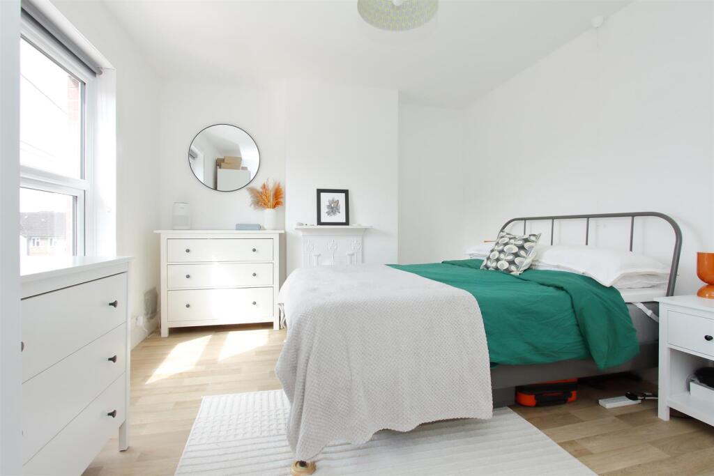 73 eastfield rd ph21.JPG