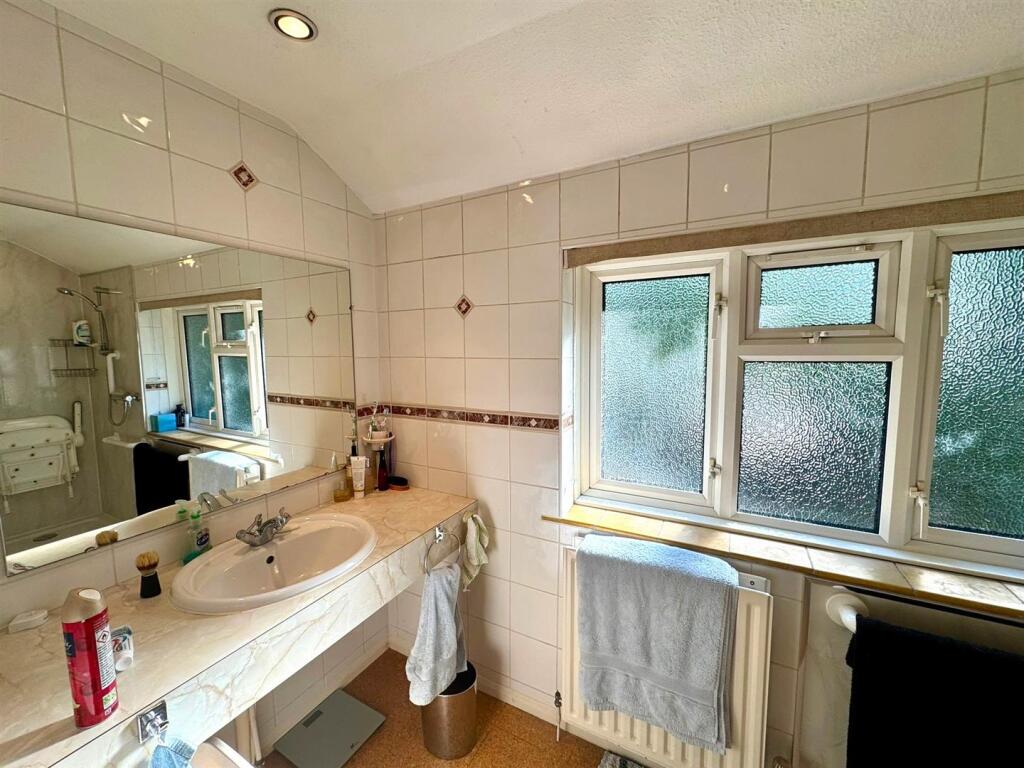En-Suite Bathroom