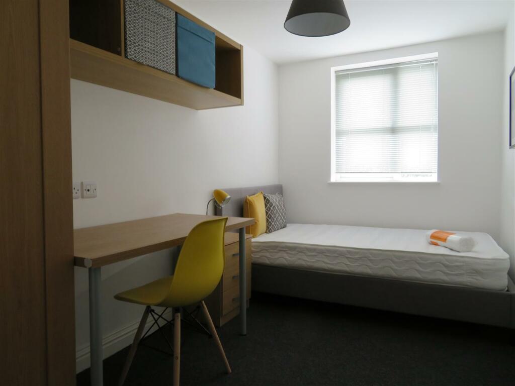 1 Stansted Road Bed4.JPG