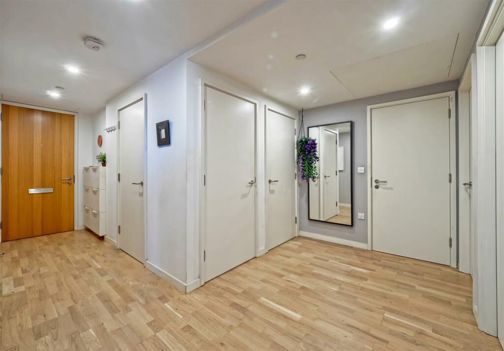 08 Apartment 409 Entrance Reception Area.jpg