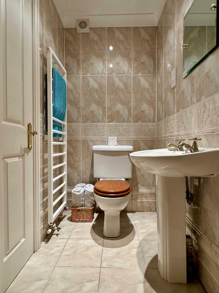 En suite shower room (Bedroom 1)