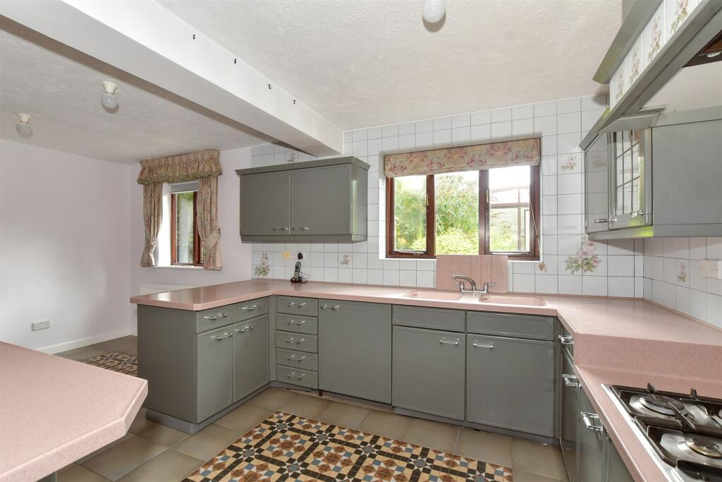 Kitchen/ Breakfast Room