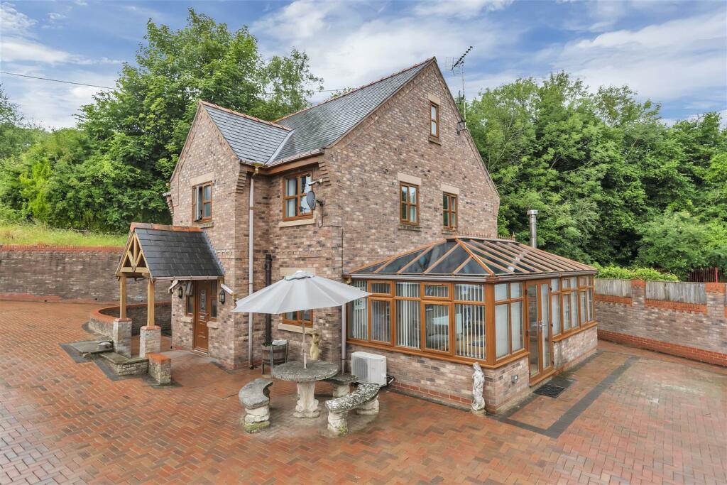 Accommodation comprises