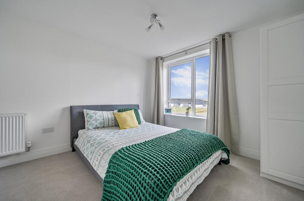 1348196-22-68bef4...