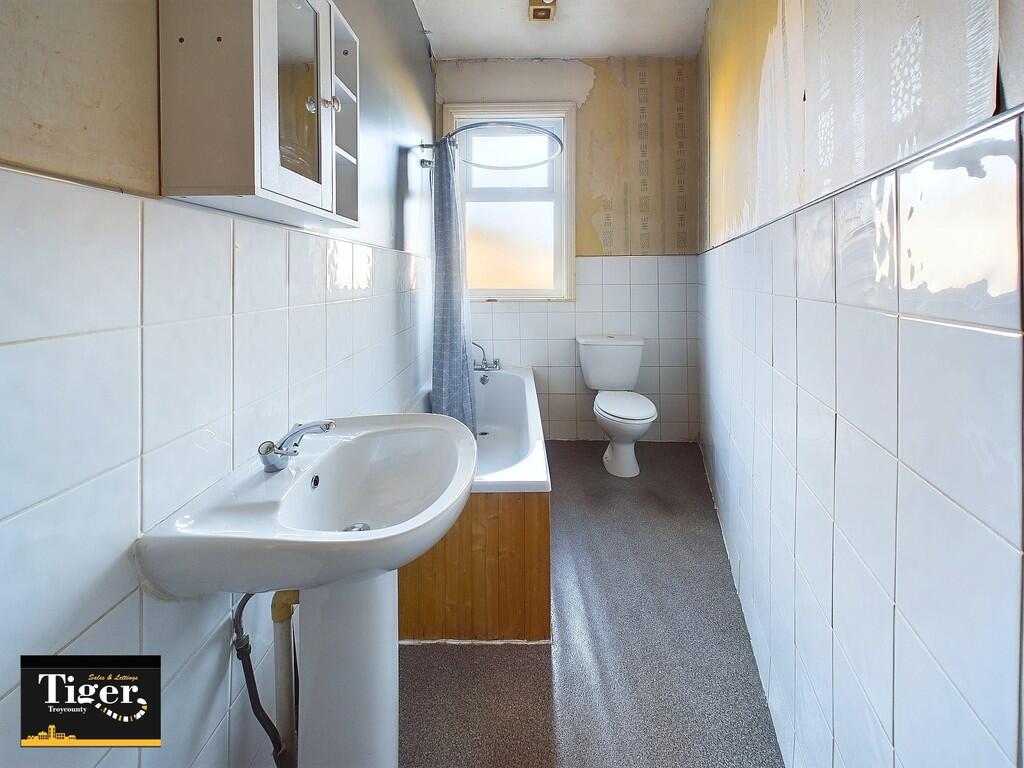 CAM02176G0-PR0472...