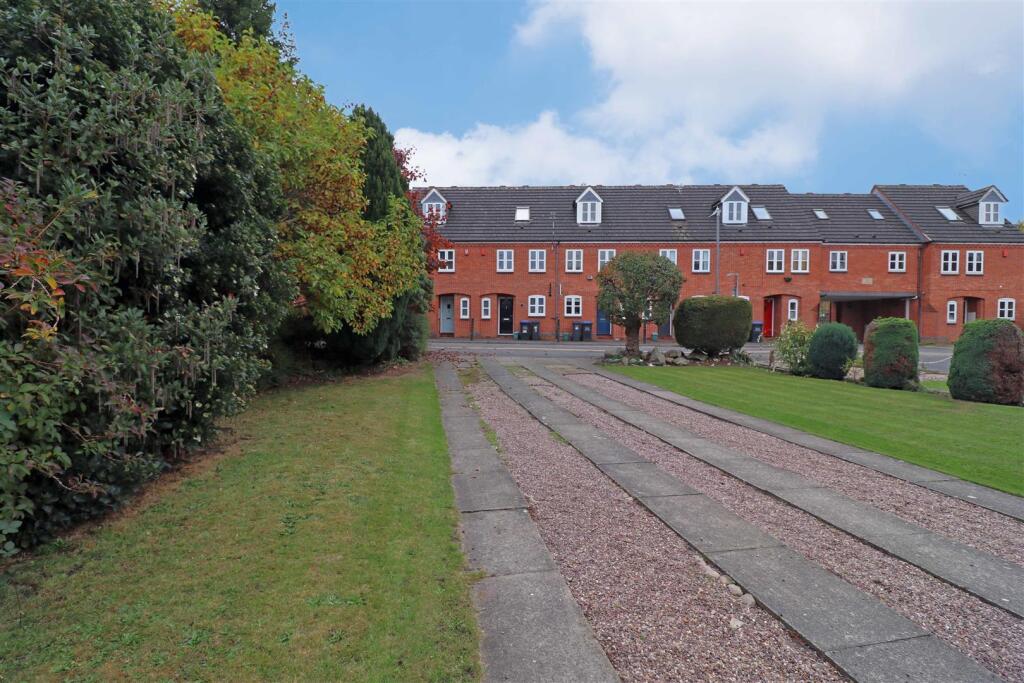 16 Vine front garden.jpg