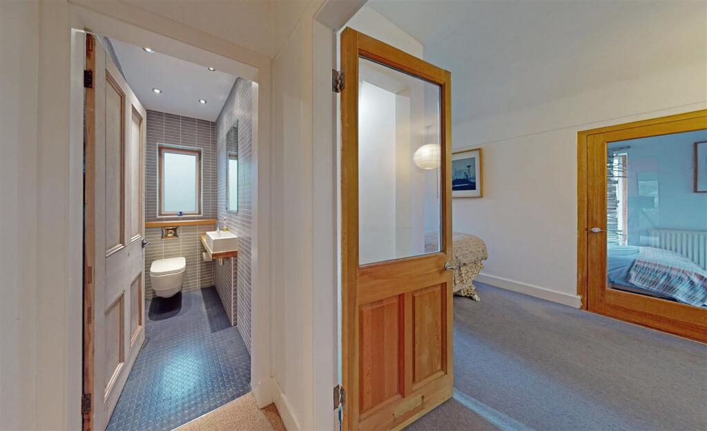 SEPARATE WC