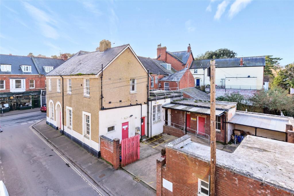 Rear &amp; Courtyard