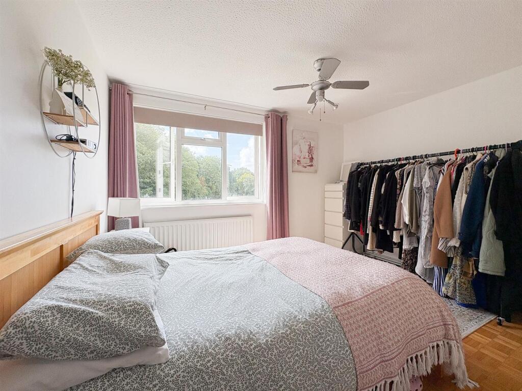 Bedroom 1-2.jpg