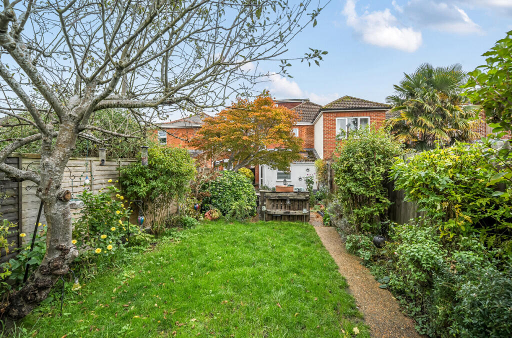 1374111-5-69023c4...