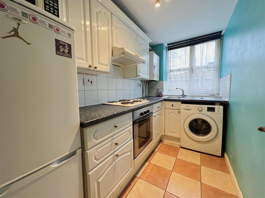 4 - One Bedroom Flat for Auction, Kingswood, Brist